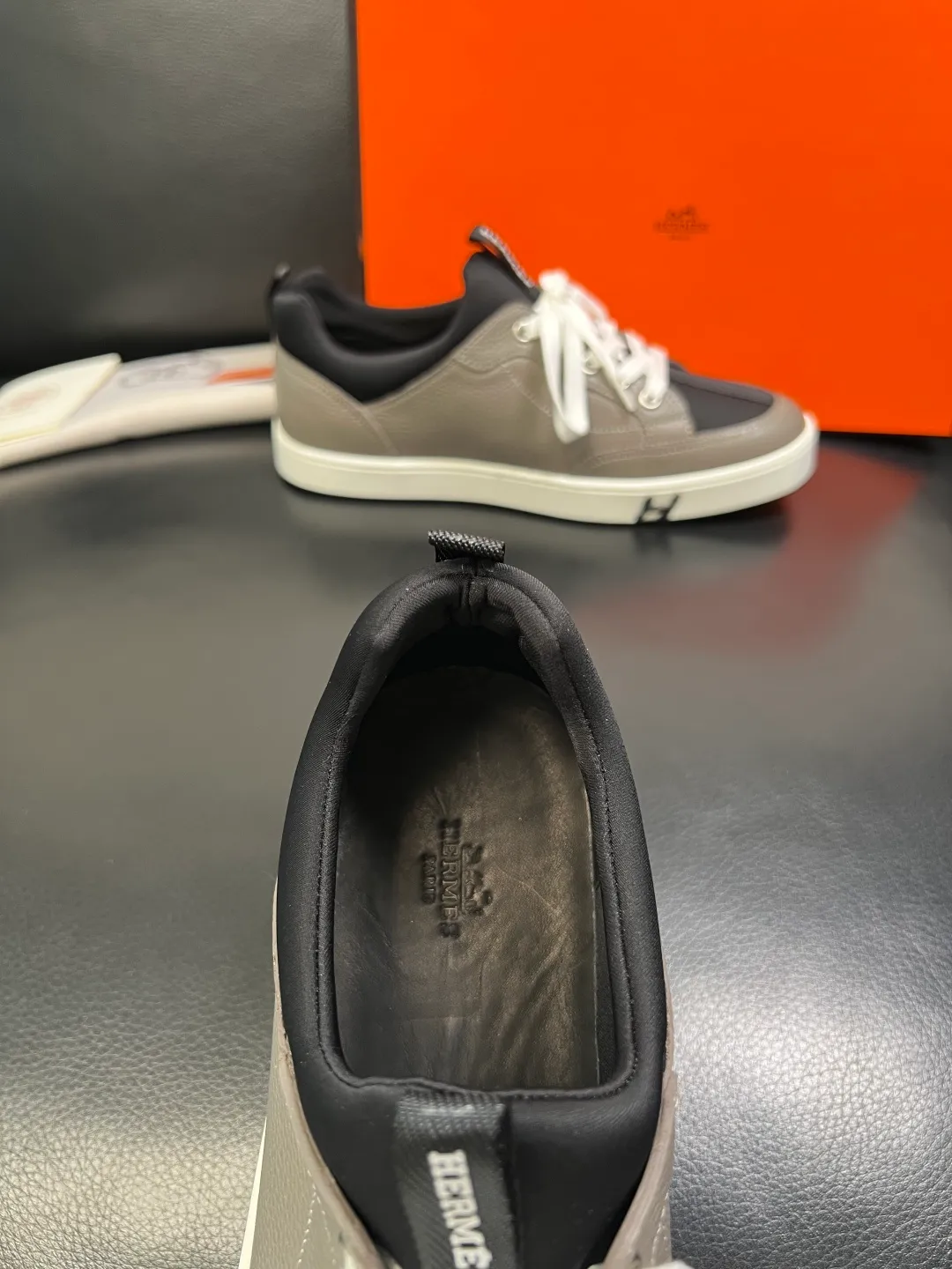 Men's shoes 💰700 Hermes High-quality top crafts Hermes counters are selling simultaneously with original factory configuration, original cowhide fabric imported from Italy, high-quality splicing technology, fully imported water-dyed cowhide lining, soles: original soles specially provided by the original factory are super comfortable, original factory and single goods are welcome to compare, code number 38-44 (customized 45)
